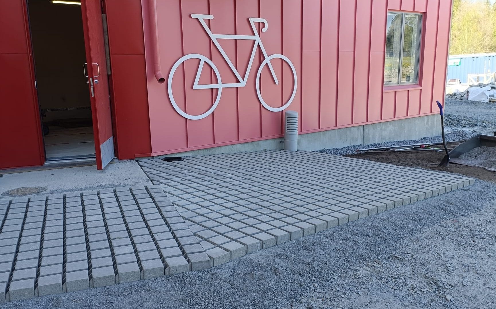 Mavisan taloyhtiölle toteuttama pihakiveytys