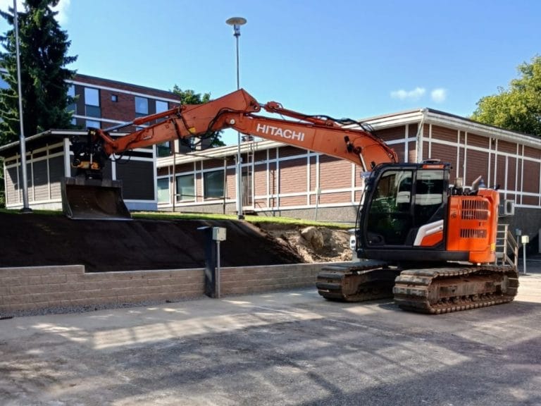 Mavisa perustaa nurmikkoaluetta