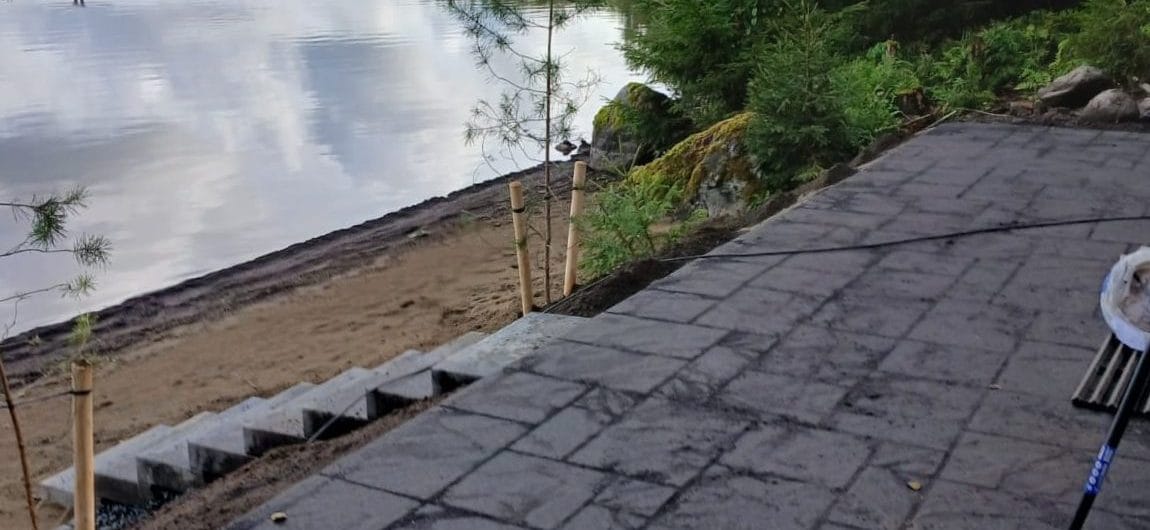Mavisan toteuttama kiviportaikko omakotitalon piha-alueelle